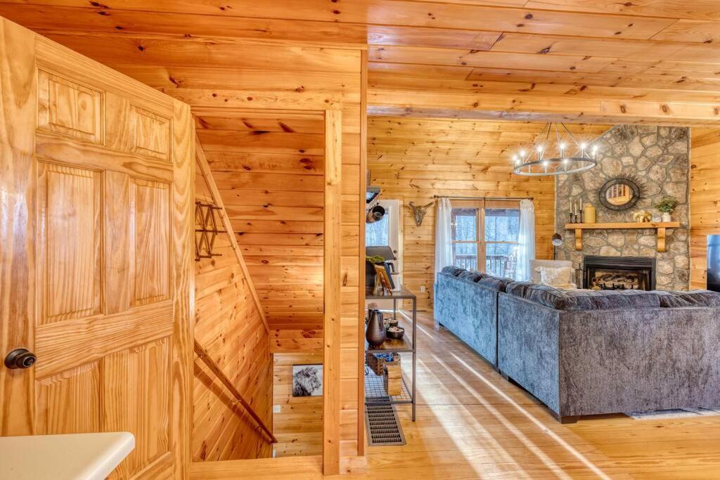 Mtn Cabin Sleeps 10 - 5 Mins To Fishing & Camping 엘리제이 외부 사진