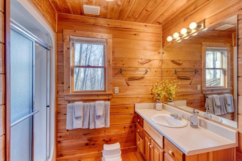 Mtn Cabin Sleeps 10 - 5 Mins To Fishing & Camping 엘리제이 외부 사진