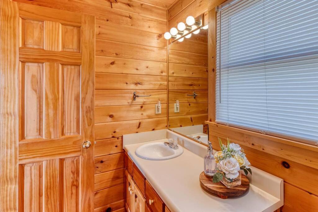 Mtn Cabin Sleeps 10 - 5 Mins To Fishing & Camping 엘리제이 외부 사진