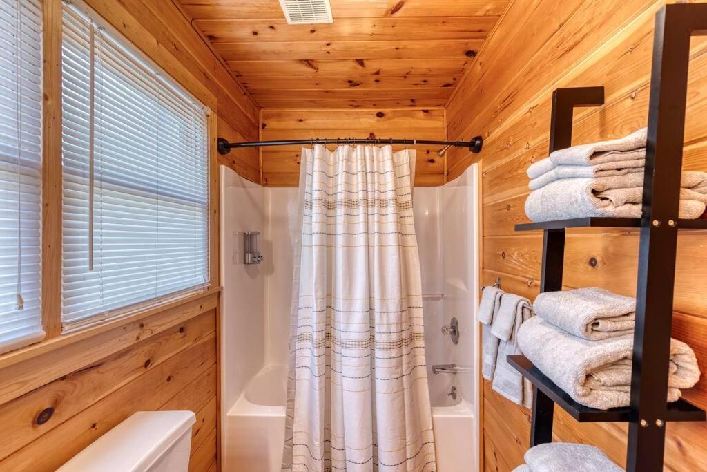 Mtn Cabin Sleeps 10 - 5 Mins To Fishing & Camping 엘리제이 외부 사진