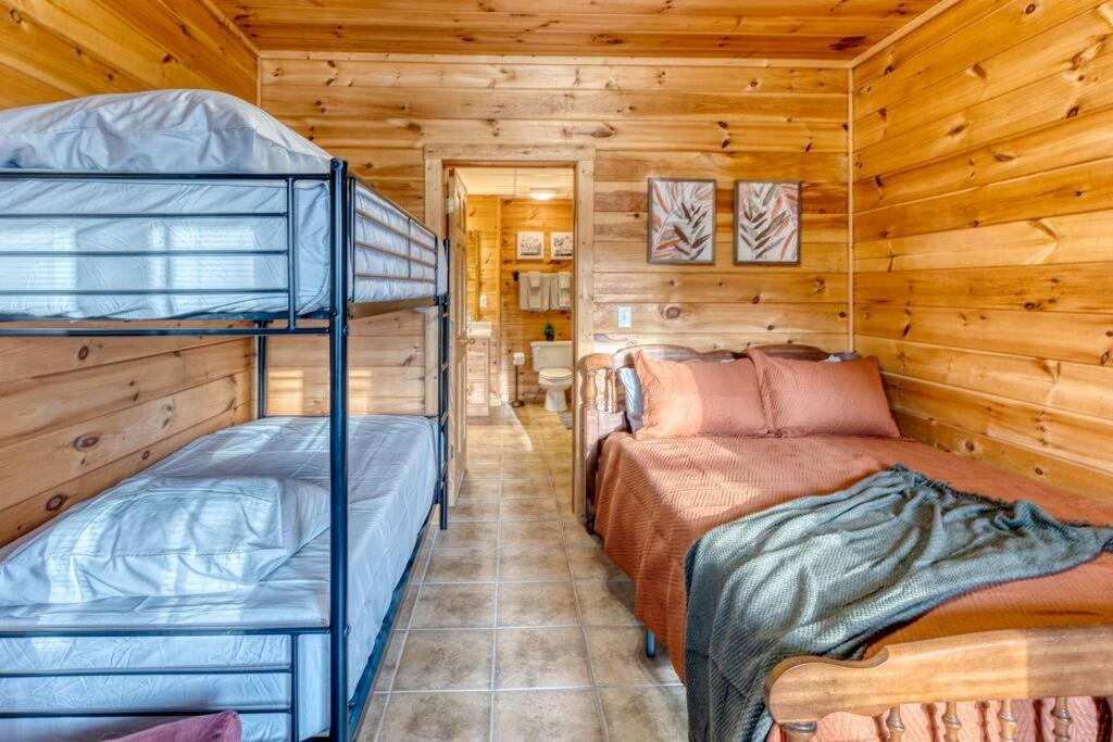 Mtn Cabin Sleeps 10 - 5 Mins To Fishing & Camping 엘리제이 외부 사진